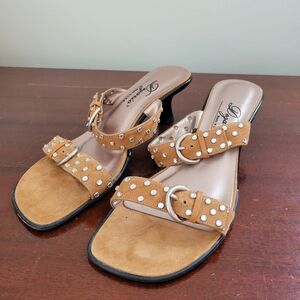 NWOT Dazario handmade in USA. Brown suede rhinestone kitten heel